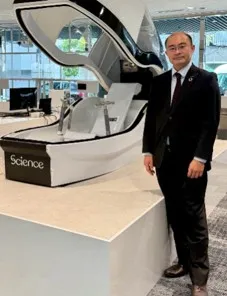 大阪・関西万博のサイエンス社パビリオンで世界に披露された、未来のバブル入浴技術の展示風景